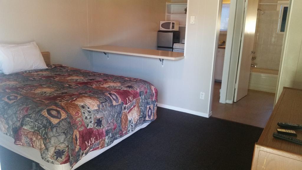 Holiday House Motel Penticton Exterior foto