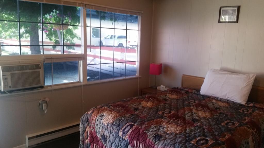 Holiday House Motel Penticton Exterior foto